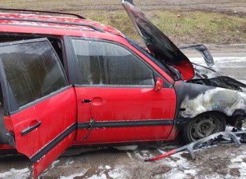 На Салтовке на ходу вспыхнула и сгорела легковушка (Обновлено, ВИДЕО, ФОТО)