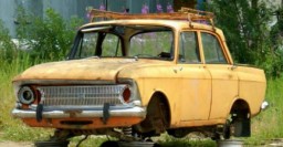 С территории дворов и улиц будут убирать брошенные машины