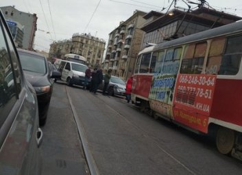 ДТП: авария перекрыла Московский проспект (ФОТО)