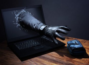 Кассир банка воровала деньги с карточек клиентов