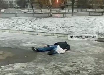 ВИДЕО. Вышел из магазина и упал: мужчине стало плохо на улице - Соцсети