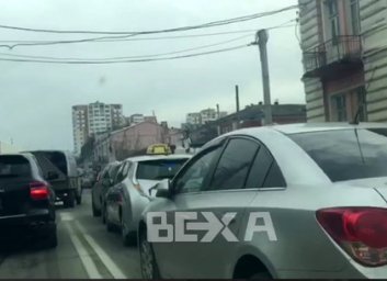 ДТП: тройной поцелуй легковушек (ВИДЕО)