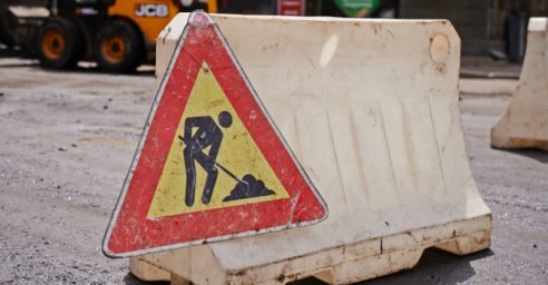 На улице Дудинской запрещается движение транспорта
