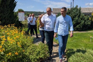 Глава ХОГА посетил Задонецкое лесничество Змиевского лесного хозяйства
