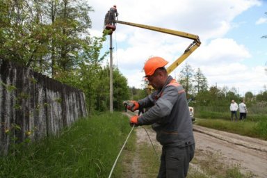  Энергетики полностью заживили село Студенок на Изюмщине 