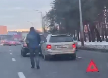 ВИДЕО: На Журавлевке столкнулись две легковушки &ndash; Соцсети