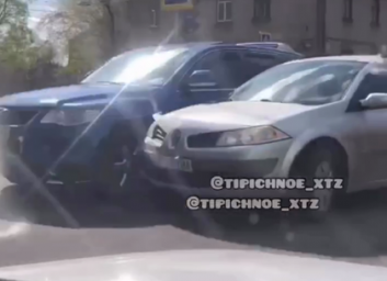 ДТП: две легковушки не поделили перекресток (ВИДЕО)