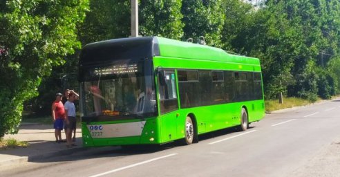 На Роганский жилмассив начали ходить троллейбусы с автономным ходом