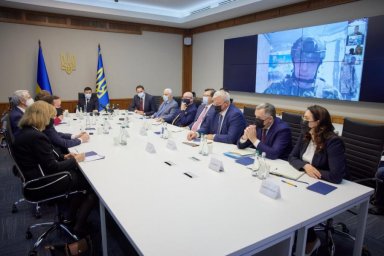Президент обсудил с сенаторами США ситуацию на Донбассе и вдоль российско-украинской границы