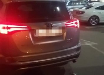 ДТП: японец и американец столкнулись на парковке супермаркета (ФОТО, ВИДЕО)