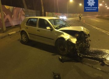 &laquo;Променанд&raquo; мимо Парка Горького закончился парковкой в дерево и травмами