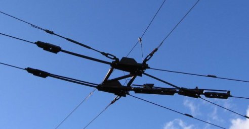 Женщине, которая пострадала от срыва троллейбусной штанги, окажут помощь