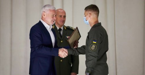 Игорь Терехов вручил награды сотрудникам Академии Нацгвардии