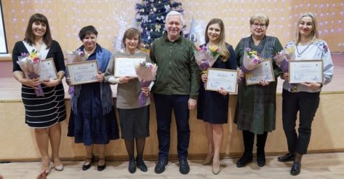  Педагоги Индустриального района получили награды 