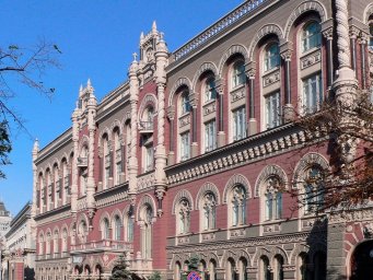 НБУ установил официальный курс на уровне 26,95 гривны за доллар