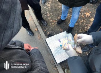 В Харькове под суд пойдет бывший полицейский, &laquo;окучивавший&raquo; на взятку афериста