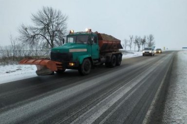 В течение суток на дорогах области работала 101 единица спецтехники