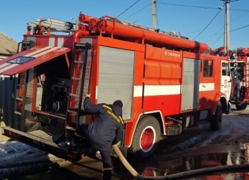 От короткого замыкния полыхнул гараж, пока хозяев не было дома (ФОТО)