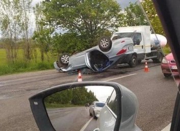 ДТП: на Северной Салтовке - авария с перевернувшимся авто (ФОТО, ВИДЕО)