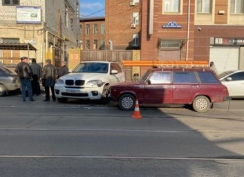 ВИДЕО: ДТП на Полтавском Шляхе. Трамваи стоят (Telegram)