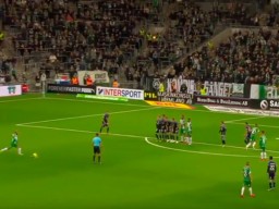 Шведский футболист оригинально отметил забитый гол (ВИДЕО)