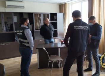 Ущерб в полтора миллиона: чиновника таможни будут судить (ФОТО)