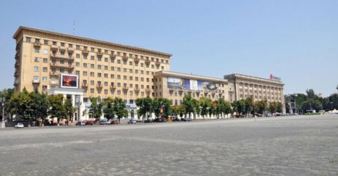 С понедельника на площади Свободы закрывается движение транспорта