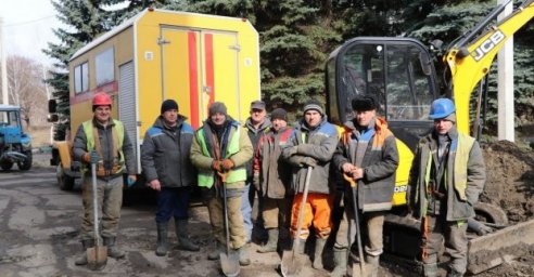  На улице Лозовской перекладывают участок магистрали 