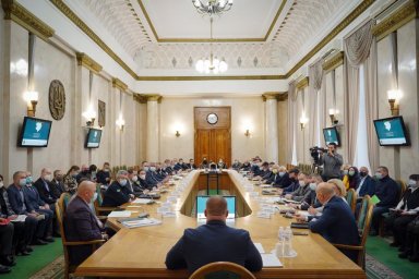 Еженедельные аппаратные совещания станут открытыми