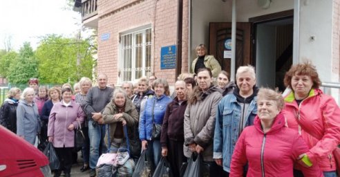 В Харькове соцработники помогают людям на дому