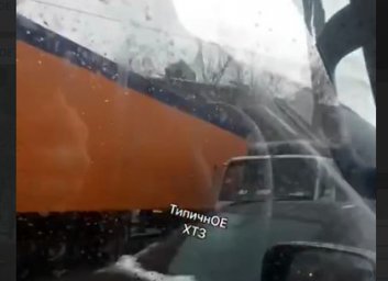 ДТП: фура остановила движение