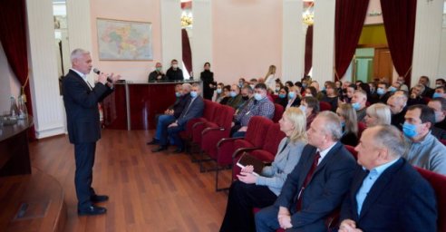 Игорь Терехов поздравил энергетиков с профессиональным праздником