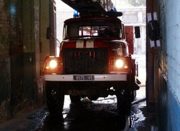 ФОТО: Короткое замыкание сети едва не уничтожило квартиру пятиэтажки - ГСЧС