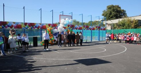 Игорь Терехов открыл стадион в школе №29