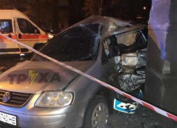 ВИДЕО, ФОТО: Убегал от копов и врезался в стену: на Салтовке &ndash; пьяное ДТП (Соцсети)