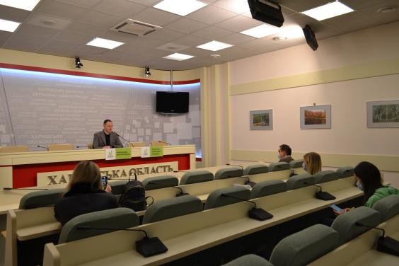 Дорожники Харьковщины ликвидируют ямочность, возникающую из-за колебаний температур