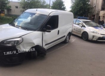 Пьное ДТП: сбил дедушку, врезался в авто и припарковался в бордюр (ФОТО, ВИДЕО)