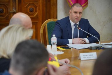 Специалистов из сферы социальной защиты населения, работающих в громадах, обучат и проверят на профе