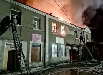 В здании с хламом нашли обгоревший труп мужчины (ФОТО)