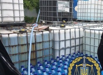 Фальшивый спирт: копы накрыли крупное производство контрафакта (ФОТО)