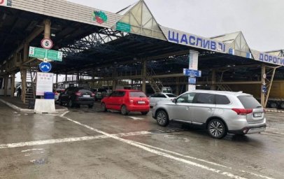  В Госпогранслужбе просят украинцев за границей оформлять загранпаспорта: в чем причина 