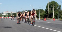 В городе прошли соревнования по триатлону