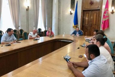 Михаил Черняк провел совещание с представителями бизнеса по преодолению коронакризиса