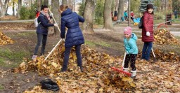 В Харькове проходит общегородской субботник