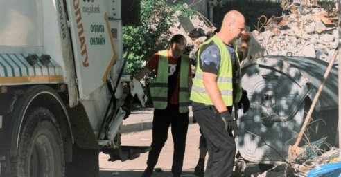 Северную Салтовку продолжают приводить в порядок после обстрелов