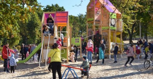 Ново-Баварский сквер открыли после реконструкции