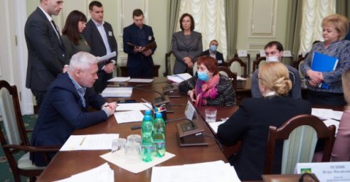 Передача жилья на баланс города и благоустройство дворов - Игорь Терехов встретился с харьковчанами