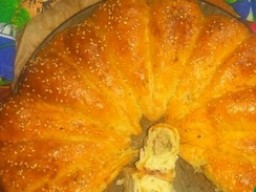 Рецепт дня: Сытный мясной пирог с сыром