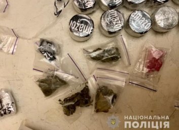 Фиаско магазина и нарколаборатории: преступная пара любовников поймана копами (ФОТО, ВИДЕО)