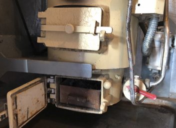 Харьковские таможенники обнаружили в топке титана дюжину бутылок элитного алкоголя